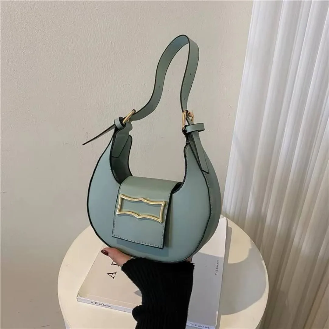 Crescent bag suitable for dinner