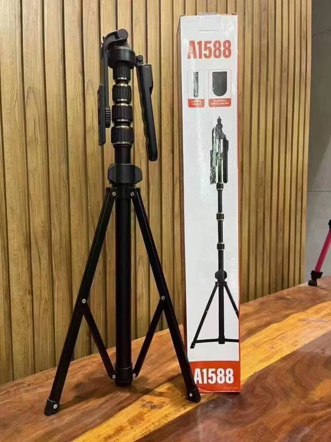 A1588 Tripod 1