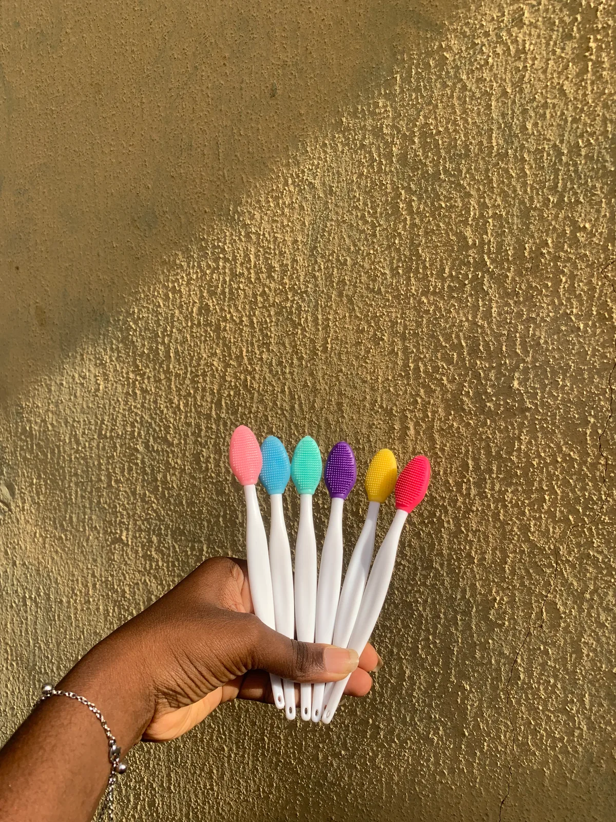Lip brush