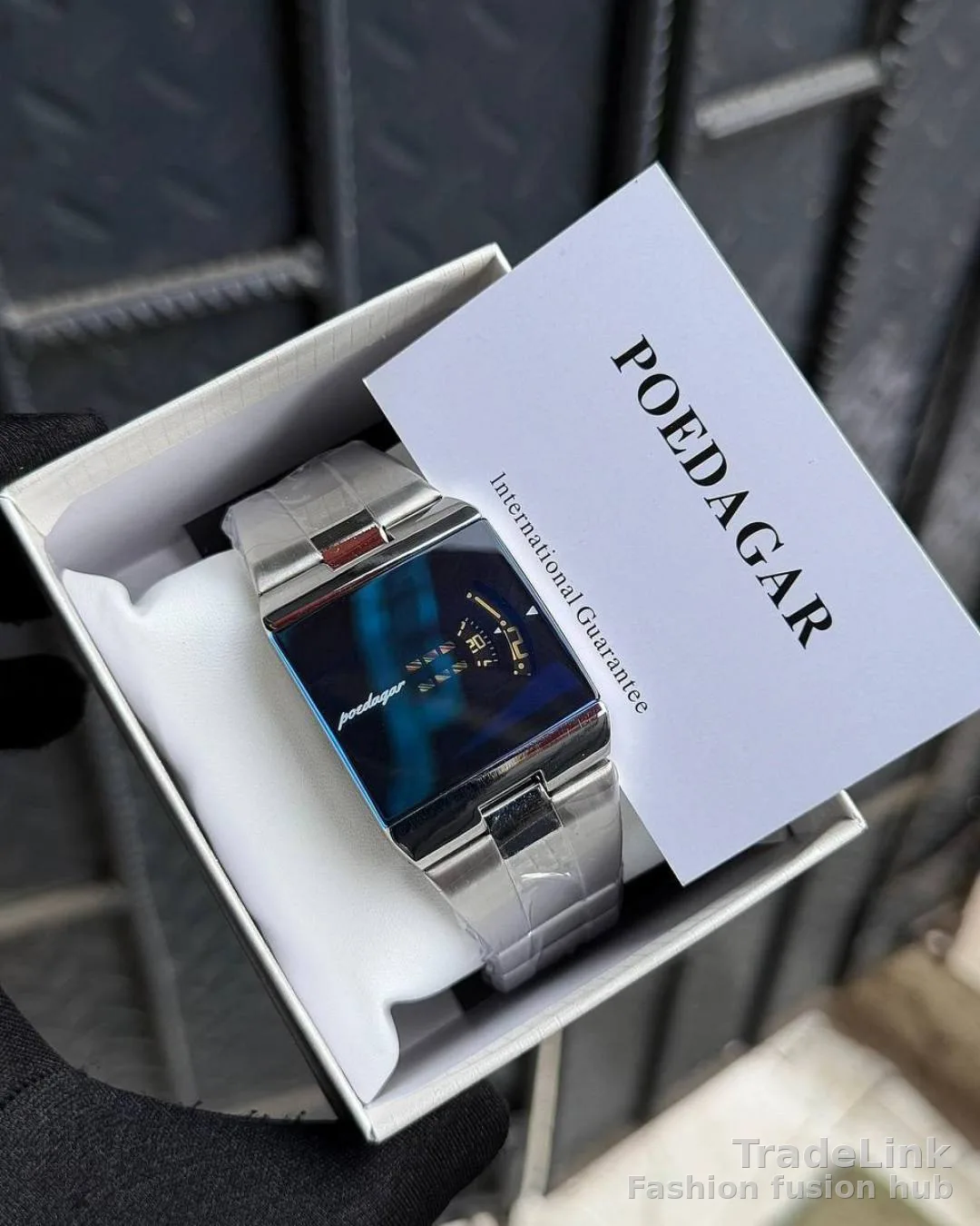 POEDAGAR Futuristic Disc-Display Quartz Watch