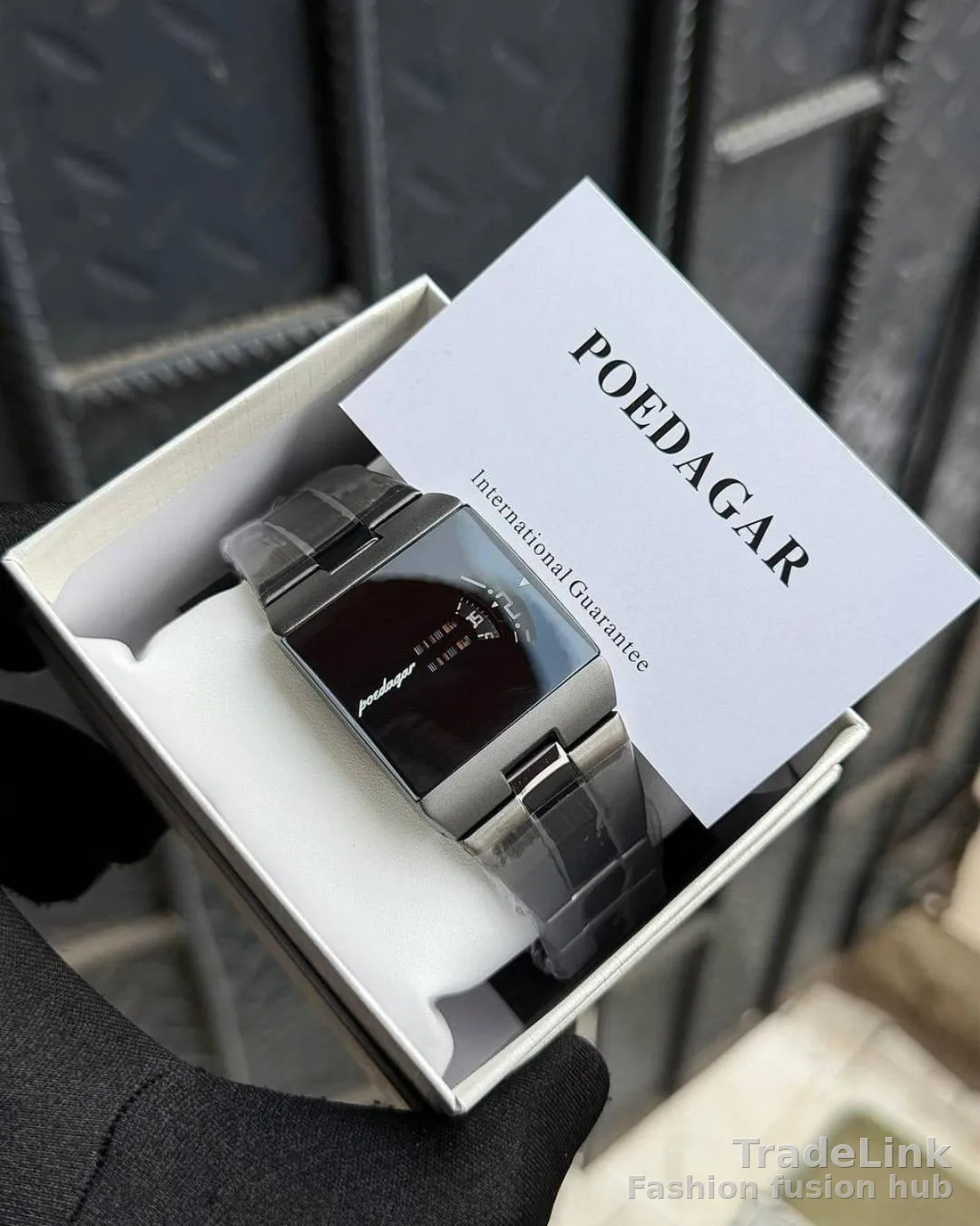 POEDAGAR Futuristic Disc-Display Quartz Watch 2