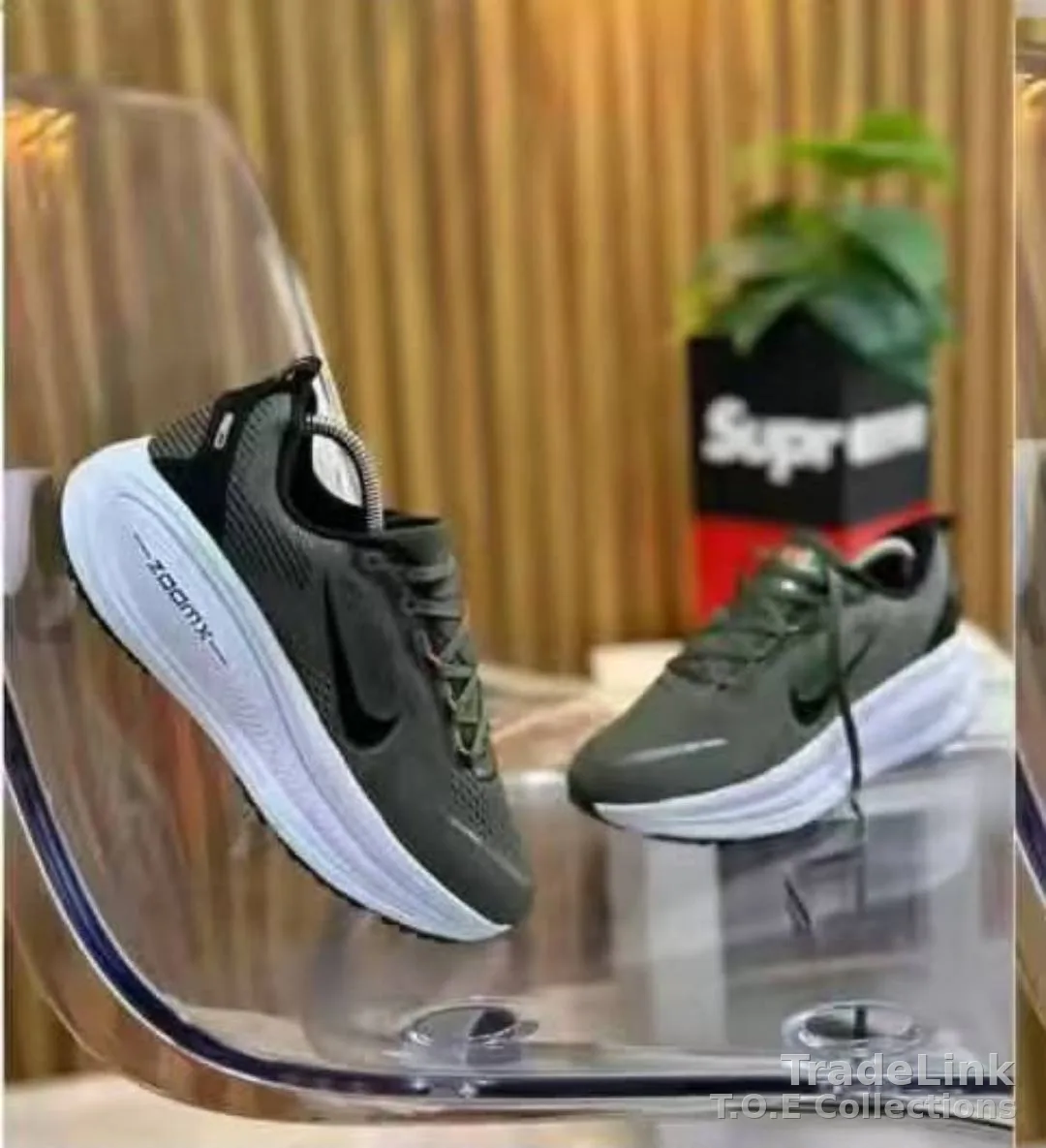 Nike Vemero Plus Sneakers 4